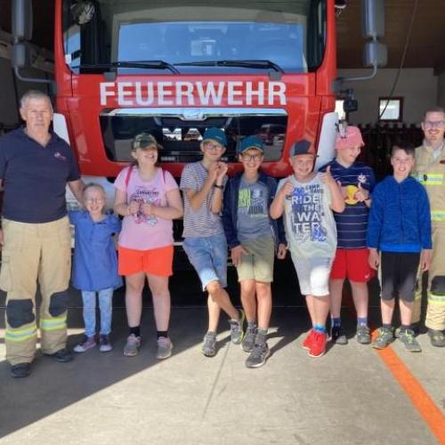 Vor der Feuerwehr