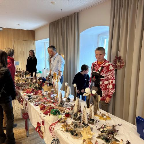 Verkauf beim Adventhogascht