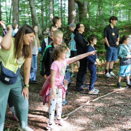 spielen im Wald