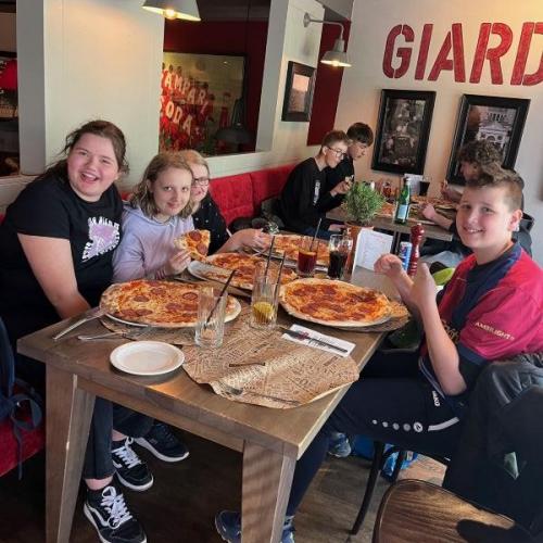 Anschließend Pizza Essen