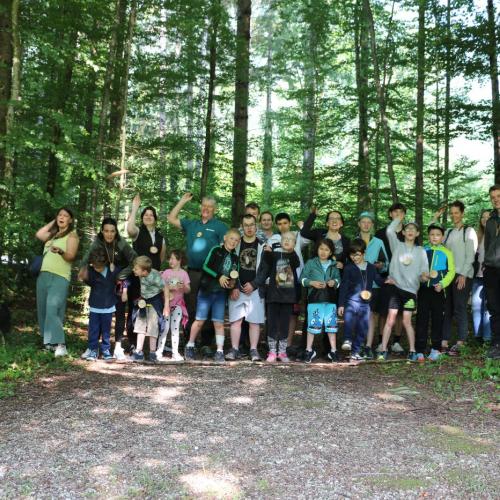 spielen im Wald