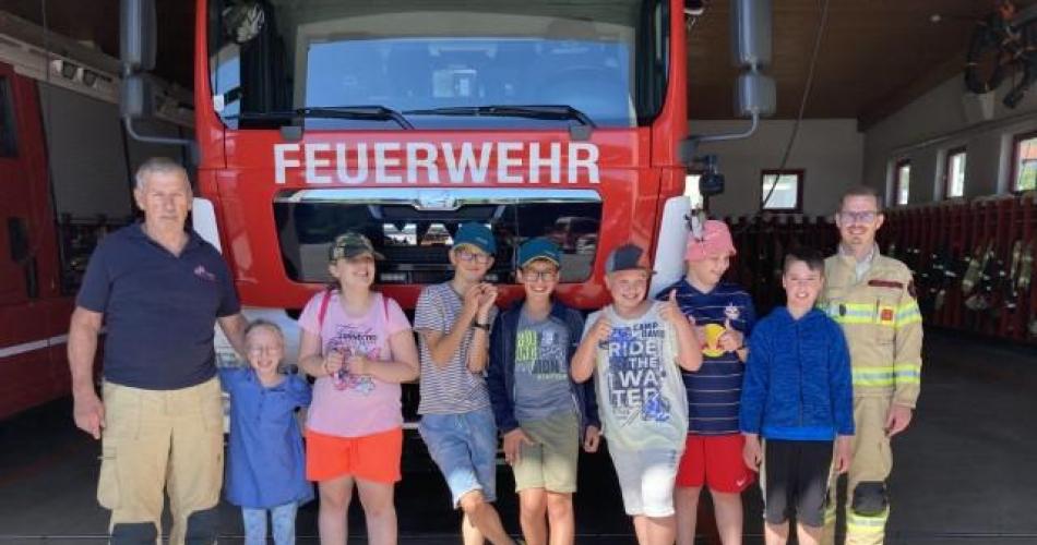 Vor der Feuerwehr